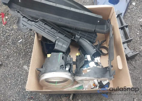 2021 Jeep Renegade Latitude 4X4 z USA, uszkodzony, nr VIN ZACNJDBB1MPN36266